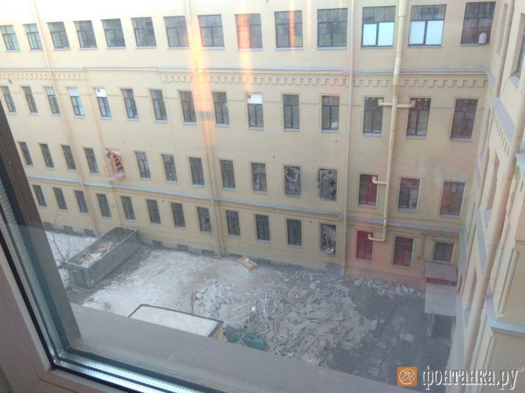 俄圣彼得堡一大学教学楼二至五层坍塌，或有人被埋