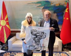 金京模昆仑石作品被北马其顿前总理布茨科夫斯